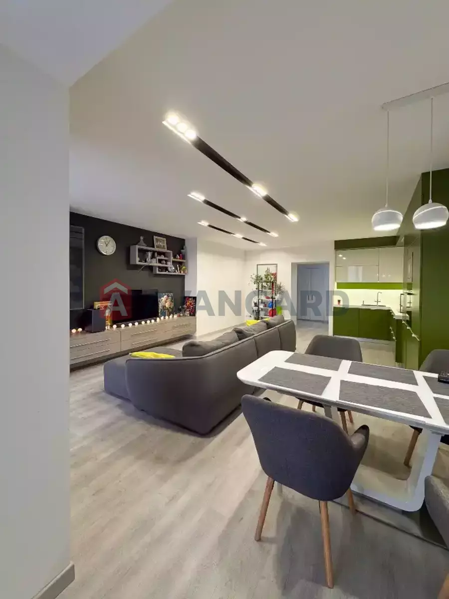 4 ��. ��������, 130/-/50 ��. �., 8/10 ������ ���� 3