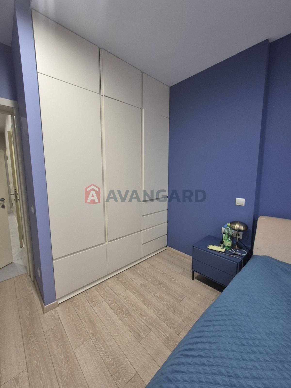 3 ��. ��������, 83/40/40 ��. �., 6/7 ������ ���� 13
