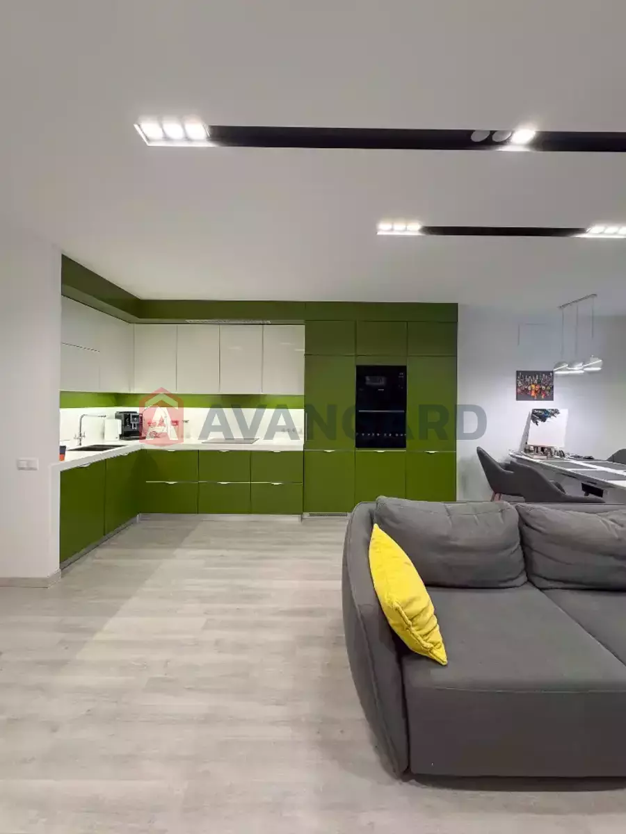 4 ��. ��������, 130/-/50 ��. �., 8/10 ������ ���� 2