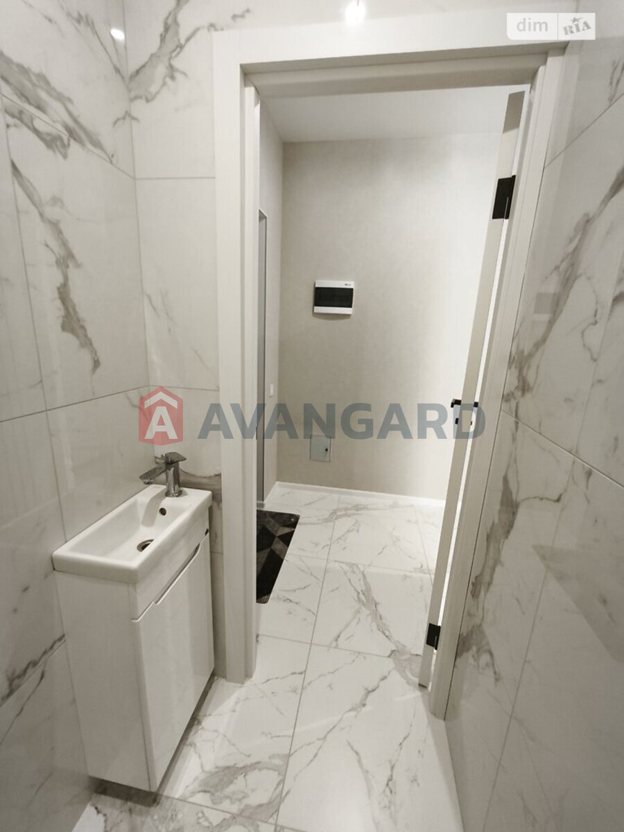 2 ��. ��������, 68/36/21 ��. �., 1/8 ������ ���� 8