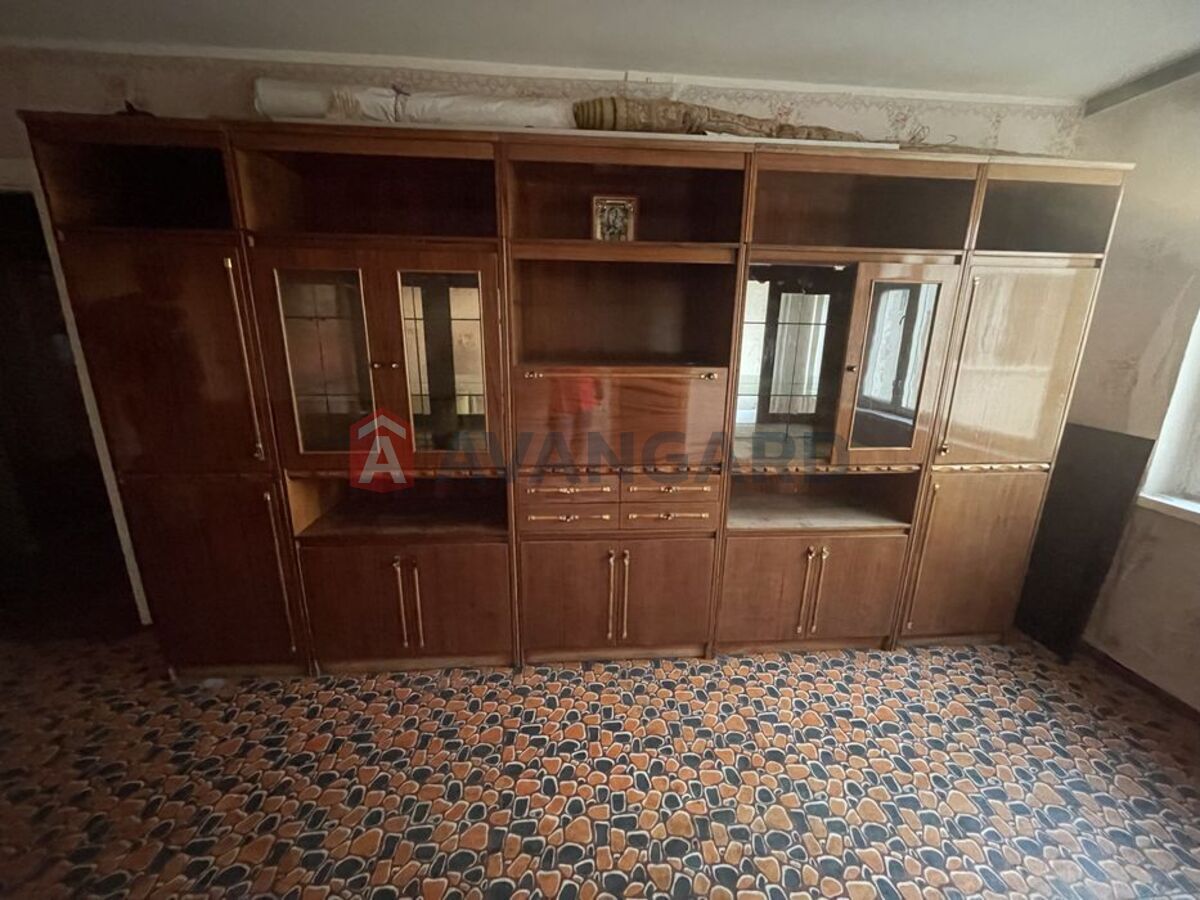 3 . , 68/-/7 . ., 8/9   7