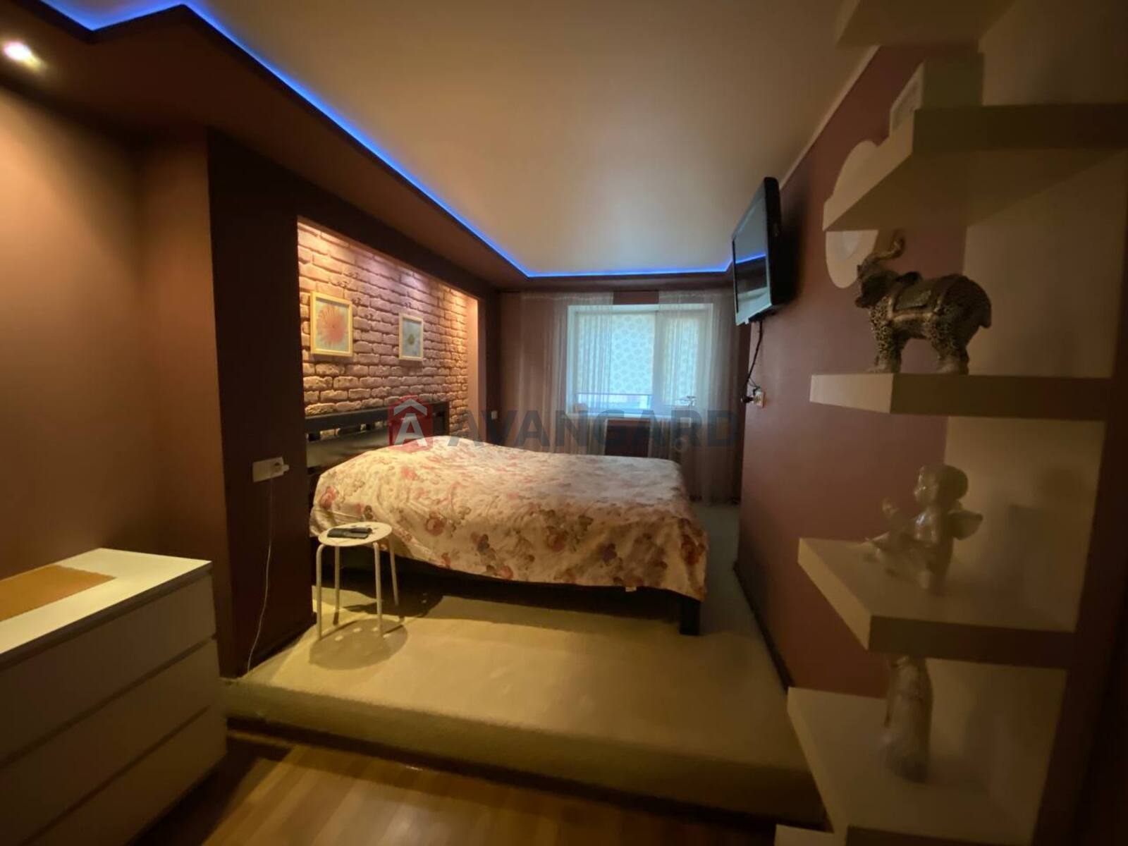 3 ��. ��������, 93,44/32,2/28,4 ��. �., 6/13 ������ ���� 19