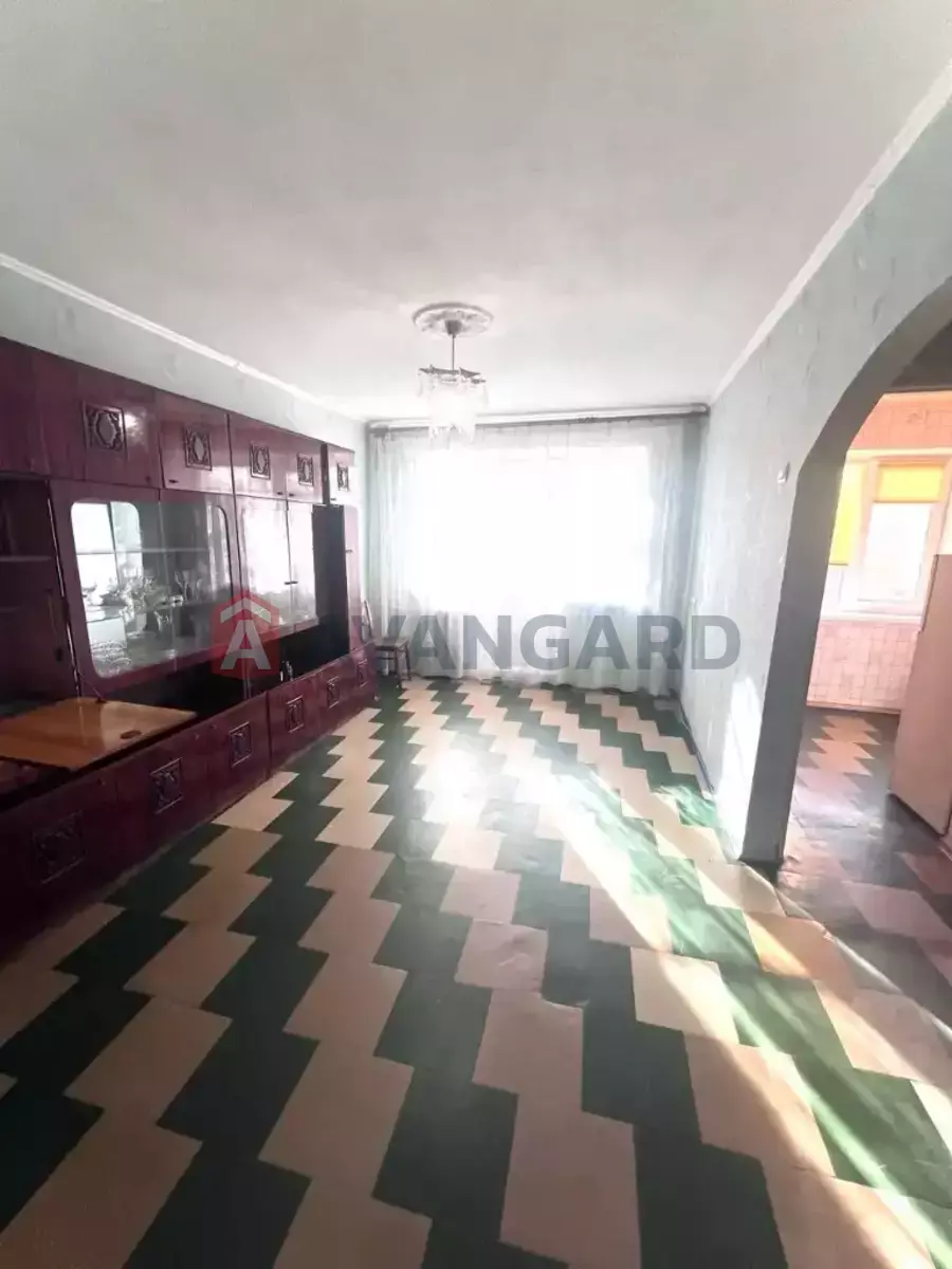 1 ��. ��������, 33/17/5 ��. �., 3/5 ������ ���� 6