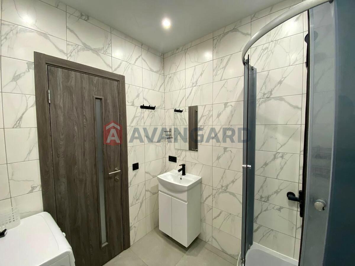 1 ��. ��������, 38.9 / 15.1 / 13.6 ��. �., 3/10 ������ ���� 13