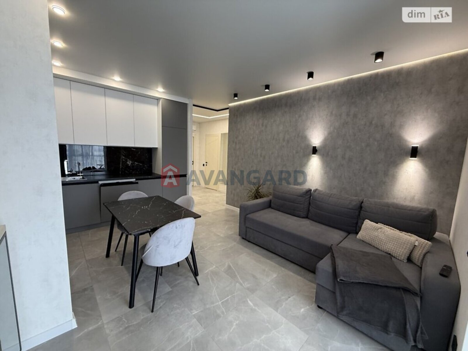 2 ����. ��������, 69/32/23 ��. �., 8/8 ���� ���� 28