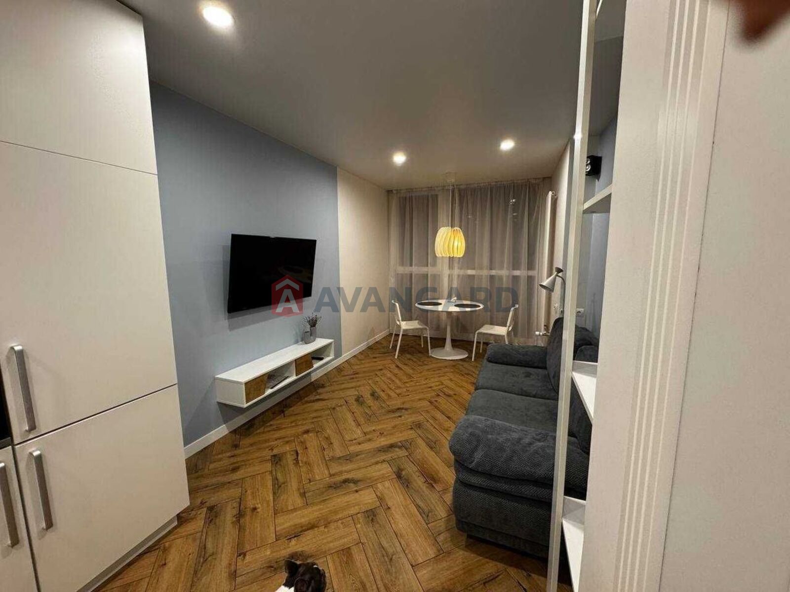 1 ��. ��������, 44/18/16 ��. �., 15/25 ������ ���� 8