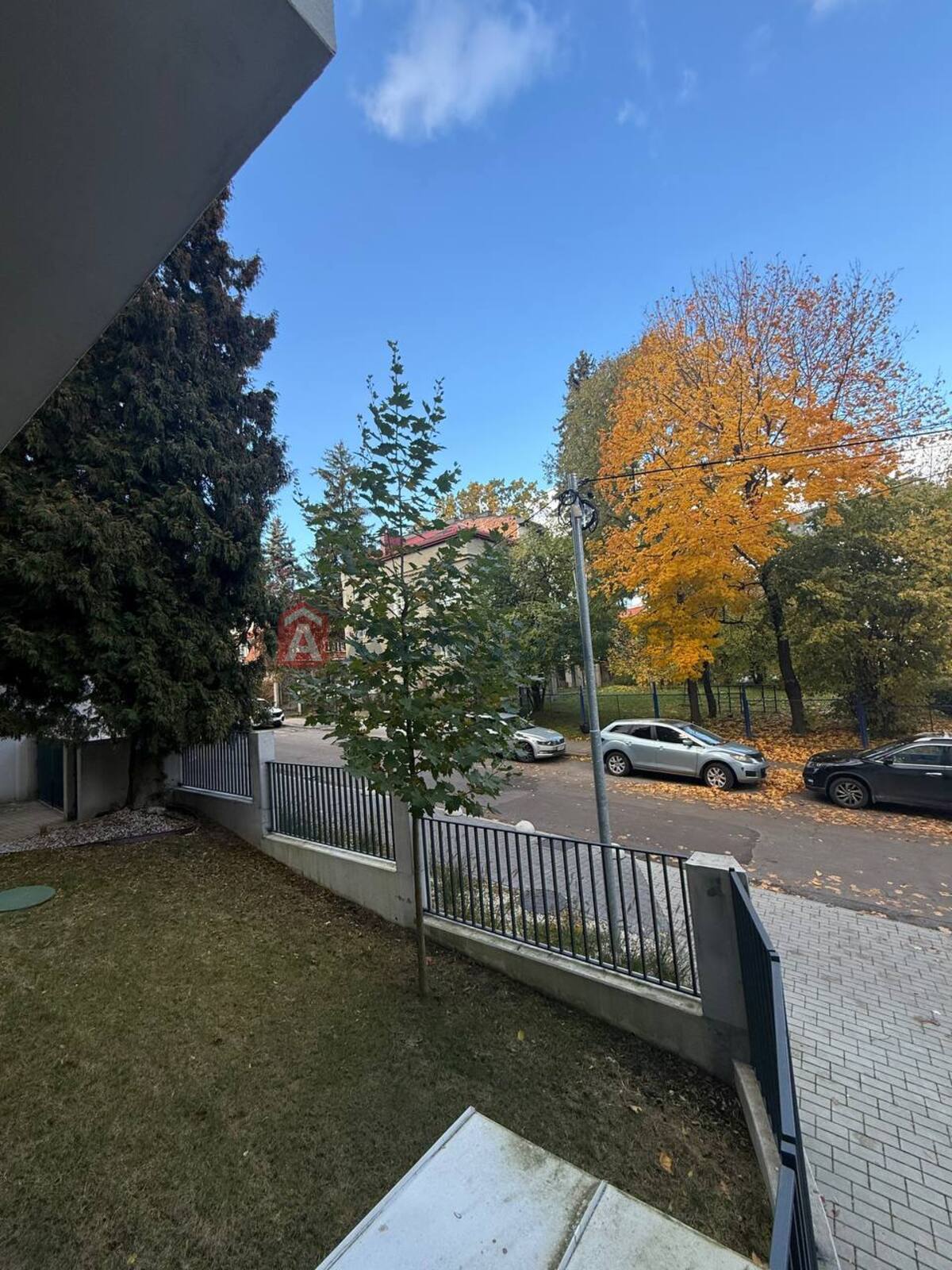 2 ��. ��������, 121/77/43 ��. �., 1/5 ������ ���� 9