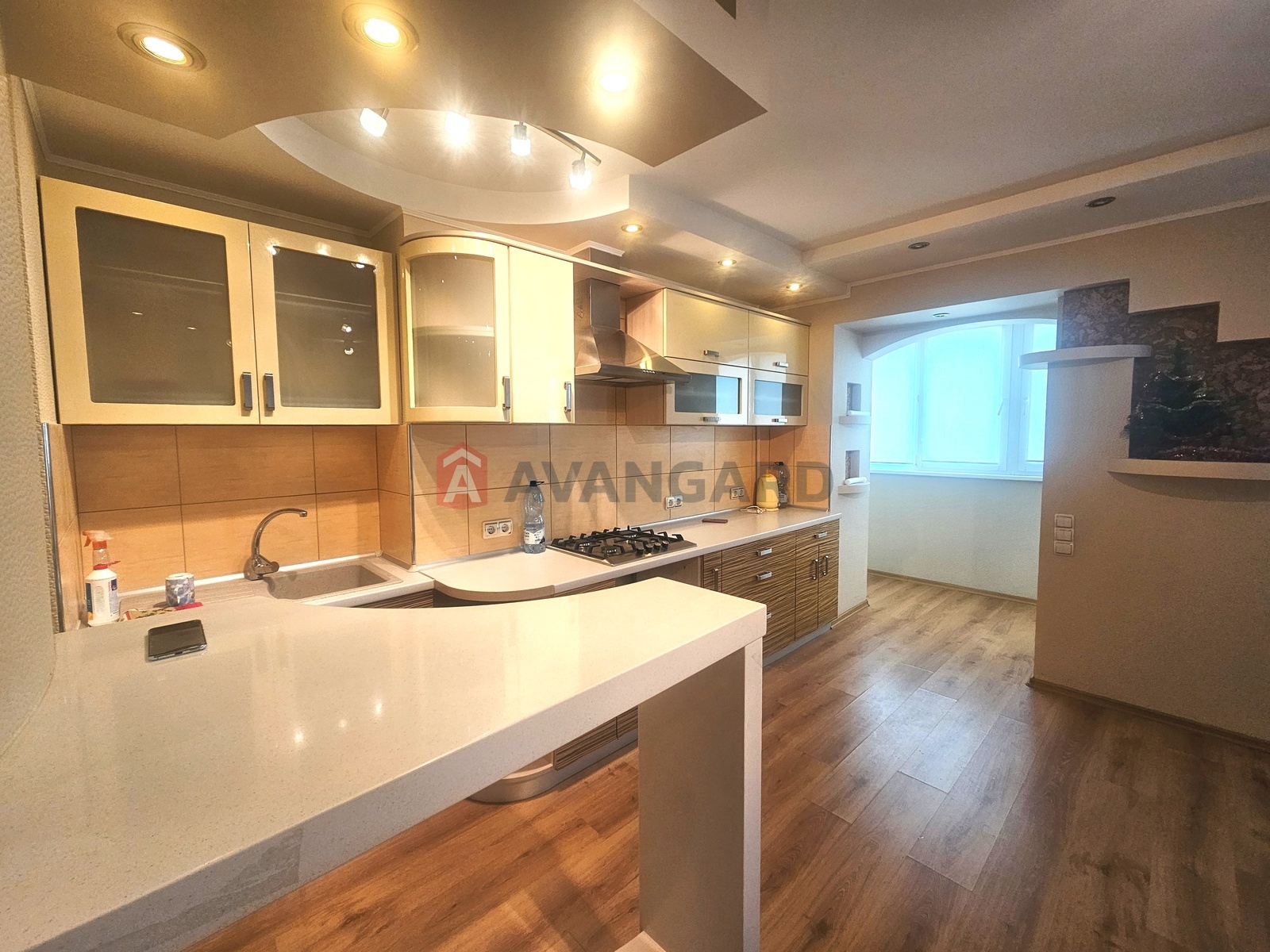 3 ��. ��������, 99/42/34 ��. �., 8/9 ������ ���� 6