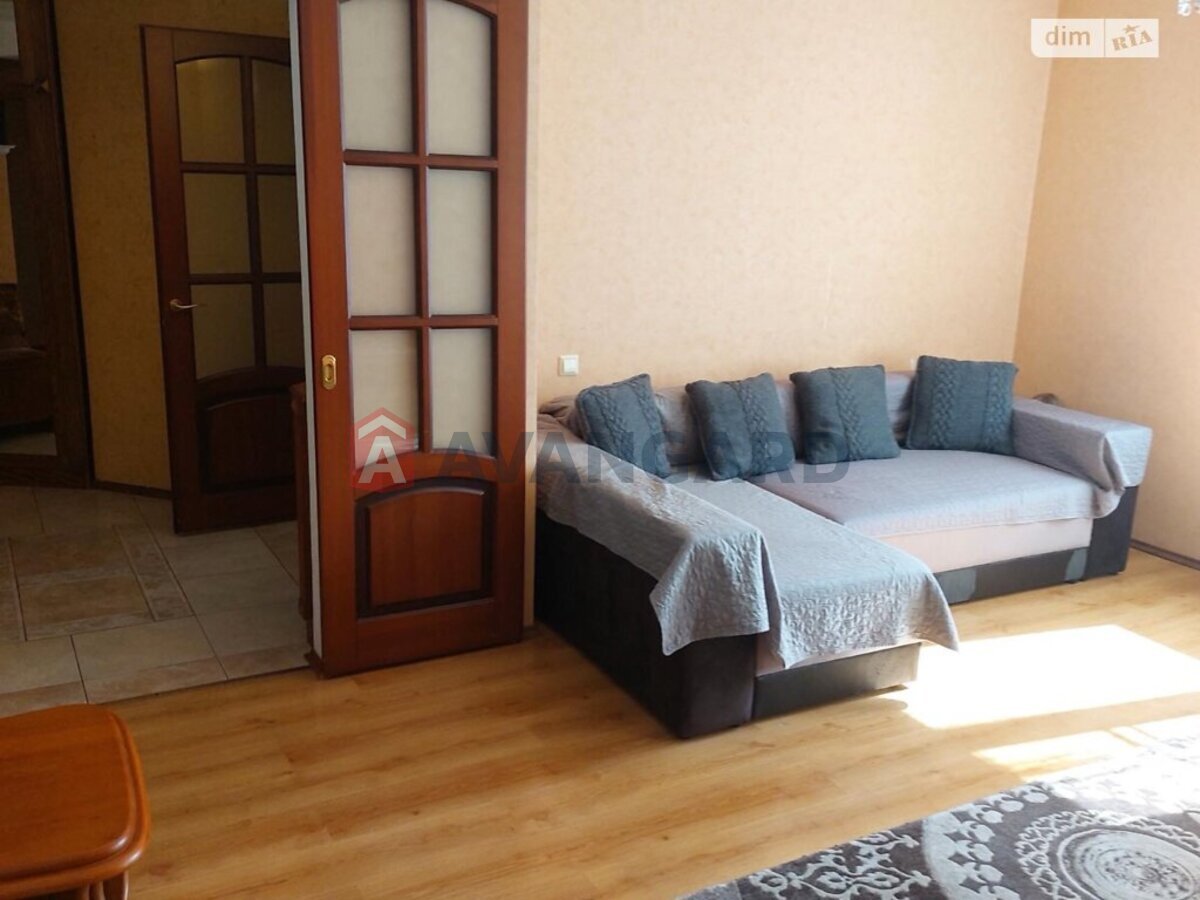 3 ��. ��������, 95/-/- ��. �., 3/4 ������ ���� 5