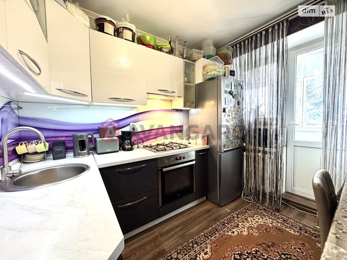 1 ����. ��������, 37/20/8 ��. �., 7/9 ���� ���� 13