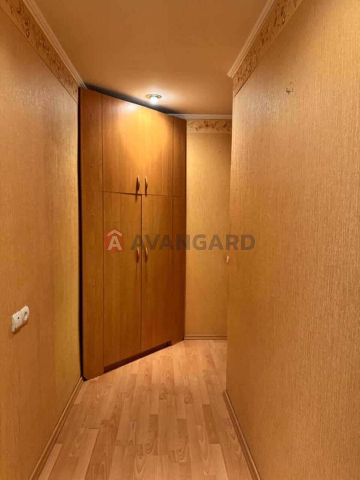 3 ��. ��������, 72/-/8 ��. �., 7/10 ������ ���� 11