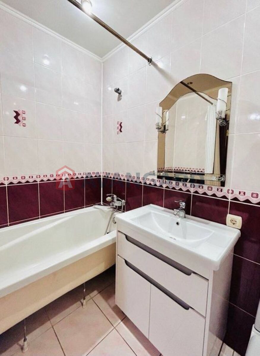 1 ��. ��������, 49/-/12 ��. �., 4/5 ������ ���� 6