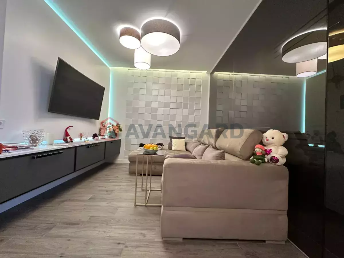 2 ��. ��������, 57/32/17 ��. �., 6/12 ������ ���� 7