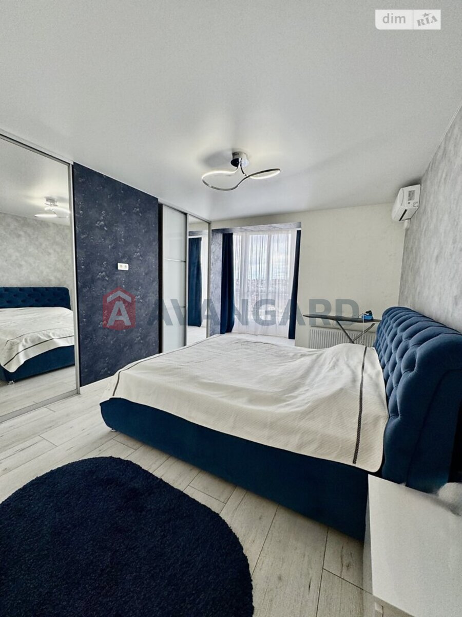 2 ��. ��������, 81/-/- ��. �., 8/12 ������ ���� 18