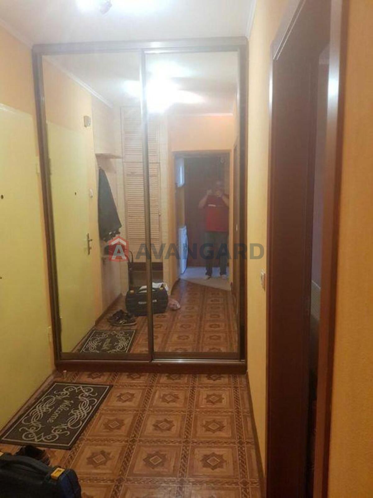 1 ����. ��������, 43/-/10 ��. �., 18/22 ���� ���� 6