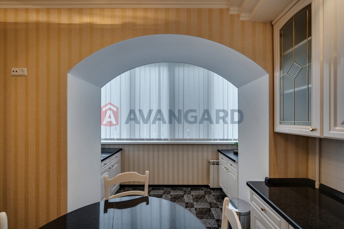 4 ��. ��������, 115/-/13 ��. �., 2/5 ������ ���� 6