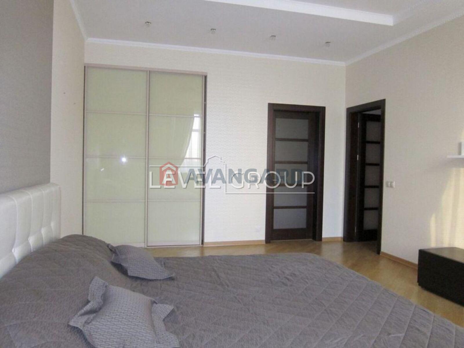 3 ��. ��������, 182/57/26 ��. �., 10/24 ������ ���� 3