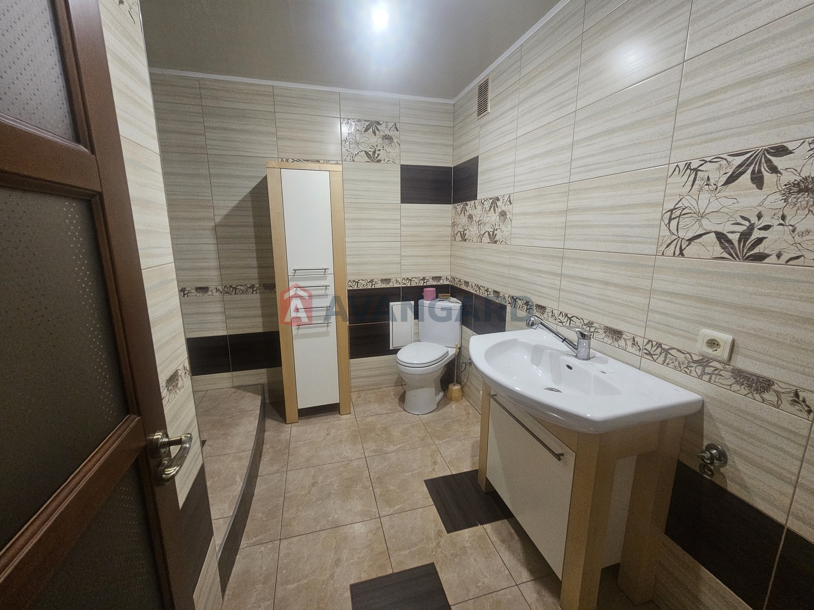 3 ��. ��������, 99/42/34 ��. �., 8/9 ������ ���� 16