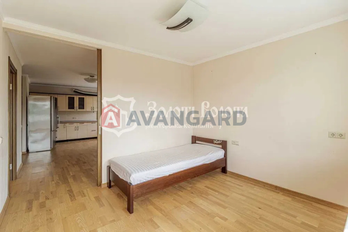 3 ��. ��������, 61/-/19 ��. �., 4/10 ������ ���� 10