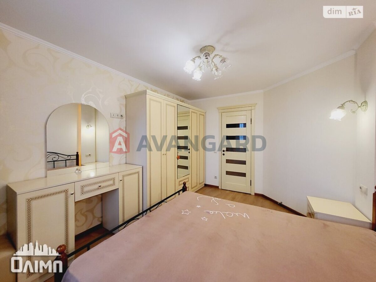 3 ��. ��������, 81/45/15 ��. �., 11/11 ������ ���� 21