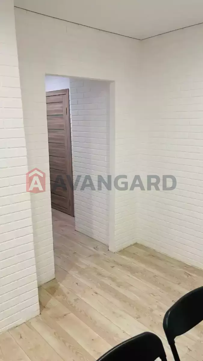 1 ��. ��������, 38/18/8 ��. �., 9/9 ������ ���� 11