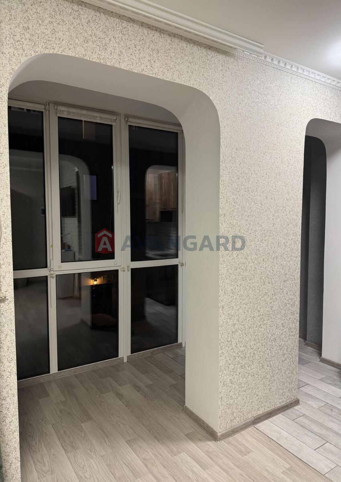 1 ��. ��������, 22/18/3 ��. �., 2/4 ������ ���� 3