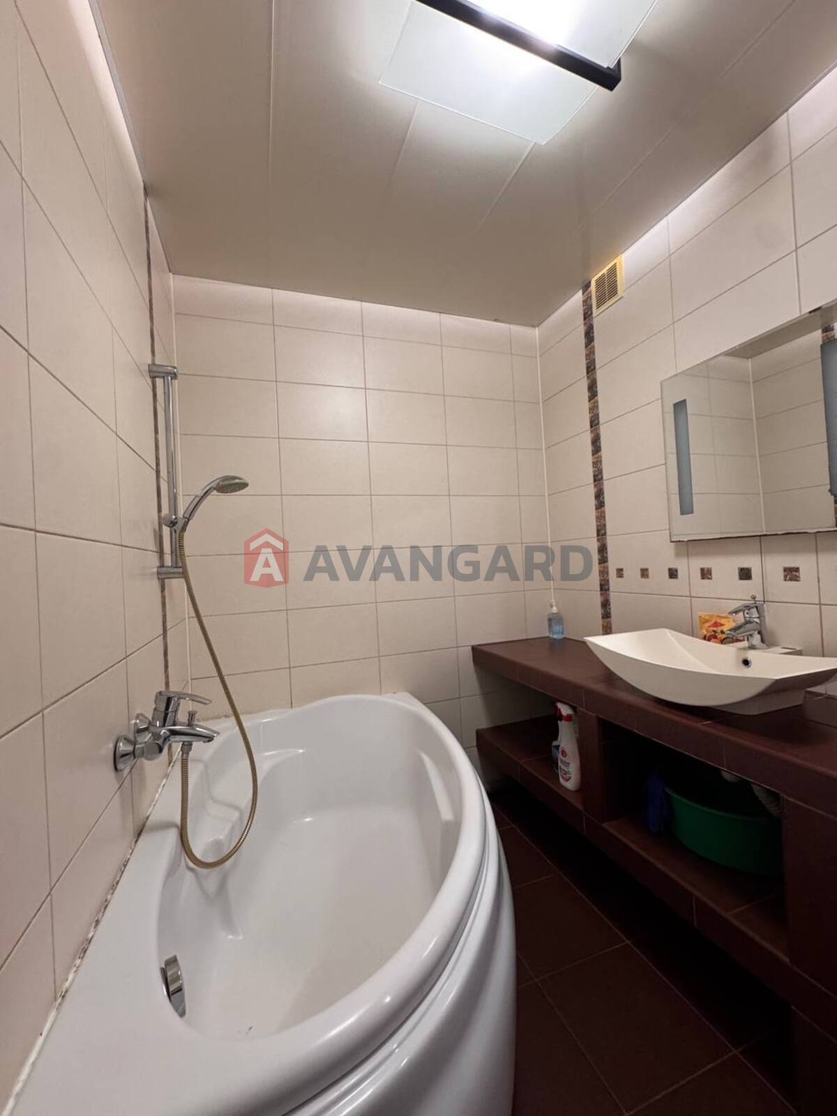 3 ��. ��������, 65/-/10 ��. �., 9/9 ������ ���� 15