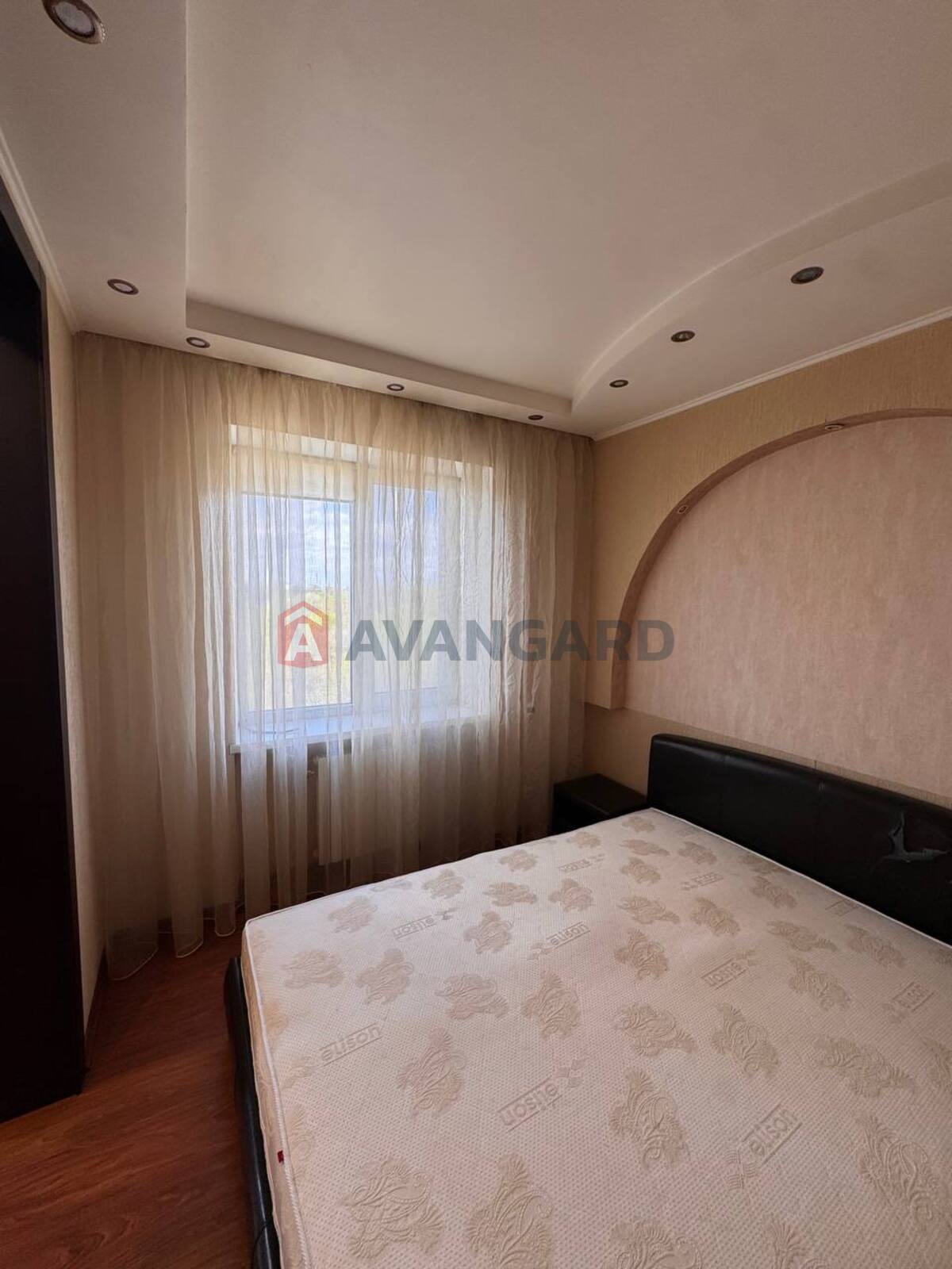 3 ��. ��������, 65/-/10 ��. �., 9/9 ������ ���� 12