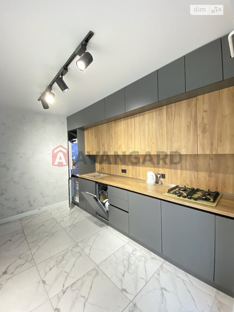 2 ��. ��������, 66/33/18 ��. �., 6/10 ������ ���� 7