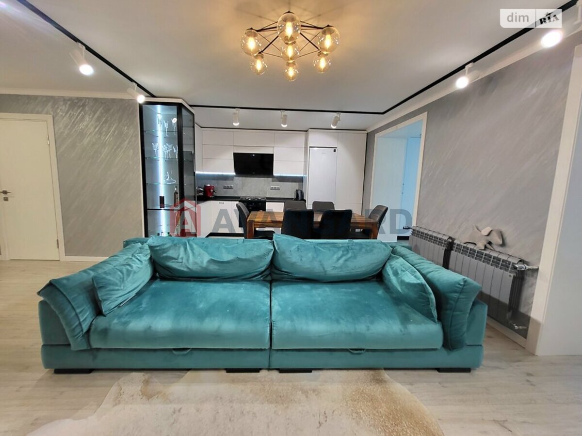 3 ��. ��������, 91/45/40 ��. �., 4/8 ������ ���� 18