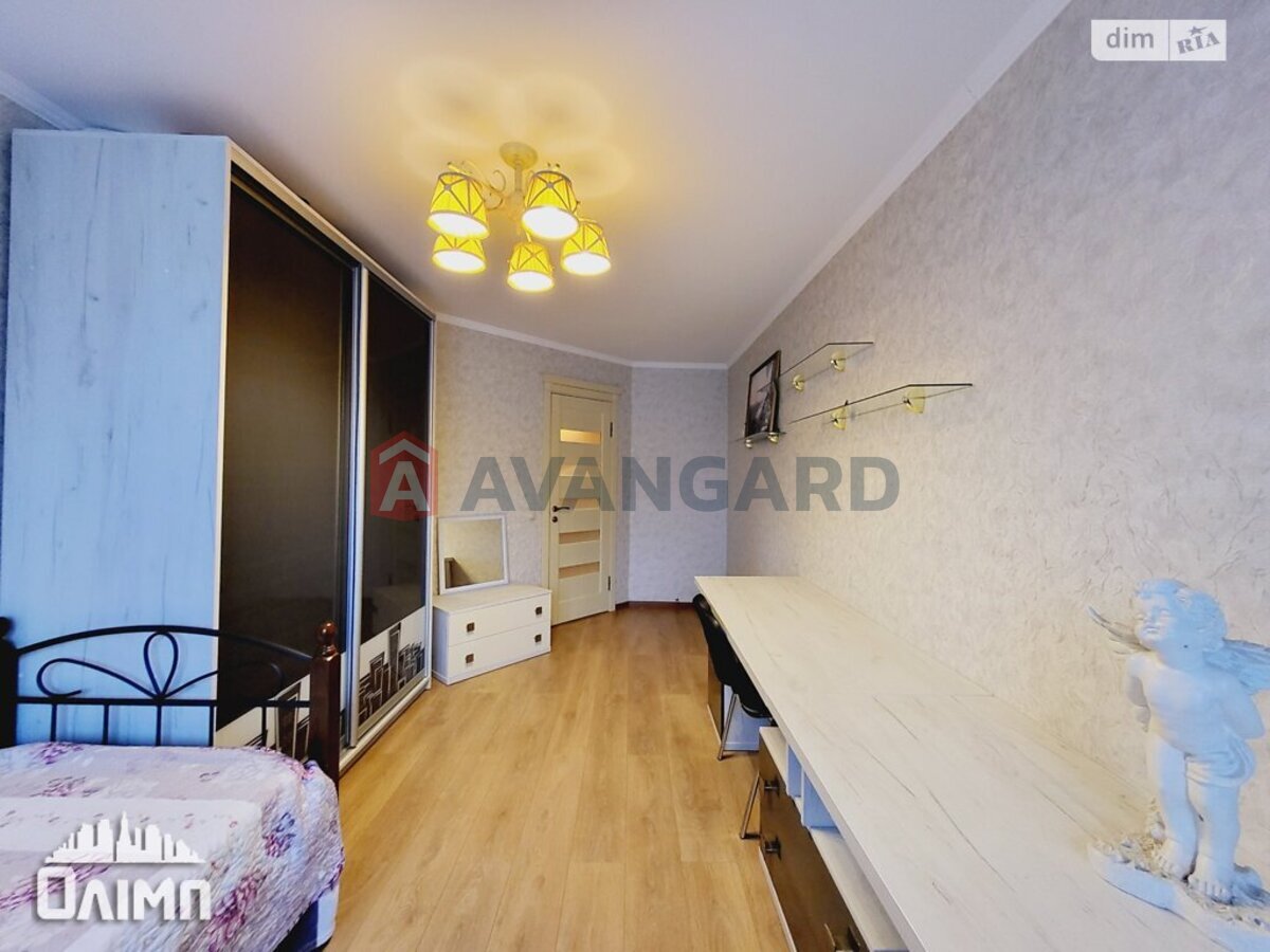 3 ��. ��������, 81/45/15 ��. �., 11/11 ������ ���� 11