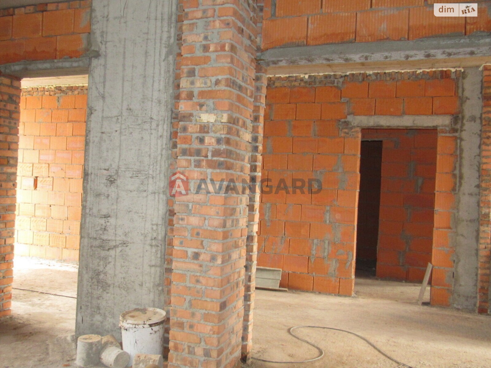 2 ��. ��������, 80.45/27.09/22.97 ��. �., 3/4 ������ ���� 9