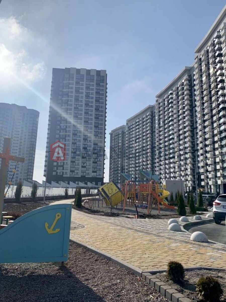 3 ��. ��������, 102/-/25 ��. �., 8/24 ������ ���� 2