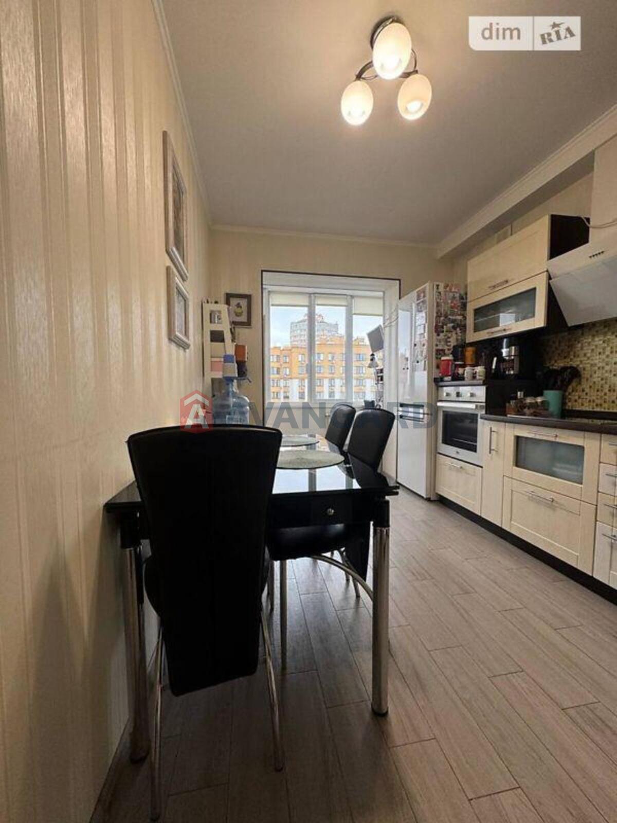 2 ����. ��������, 62/32/16 ��. �., 11/11 ���� ���� 23