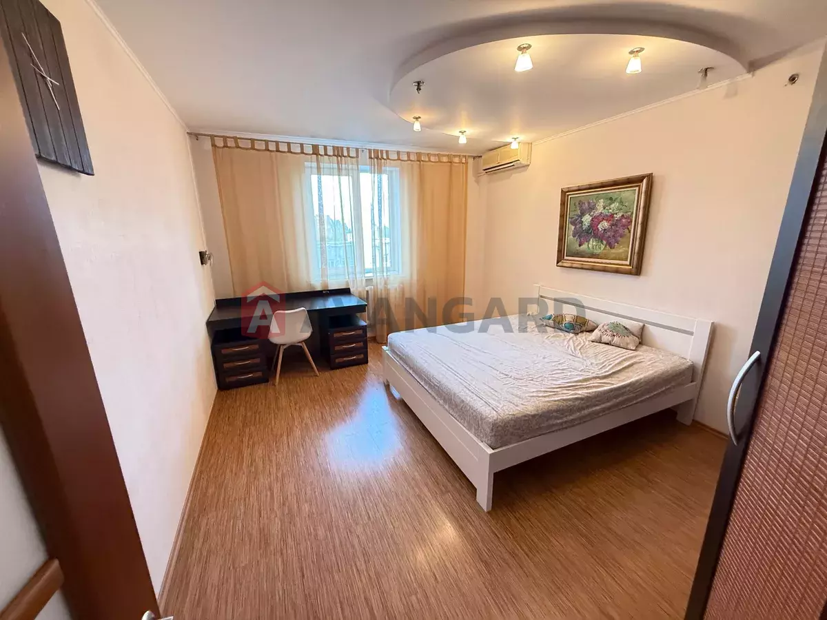 3 ����. ��������, 100/-/13 ��. �., 7/10 ���� ���� 6