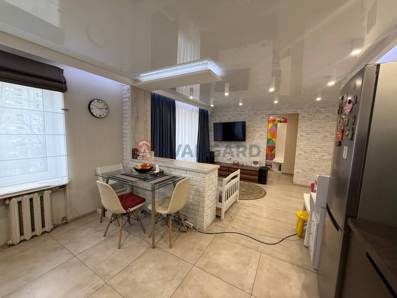 3 ����. ��������, 67/40/10 ��. �., 4/9 ���� ���� 2