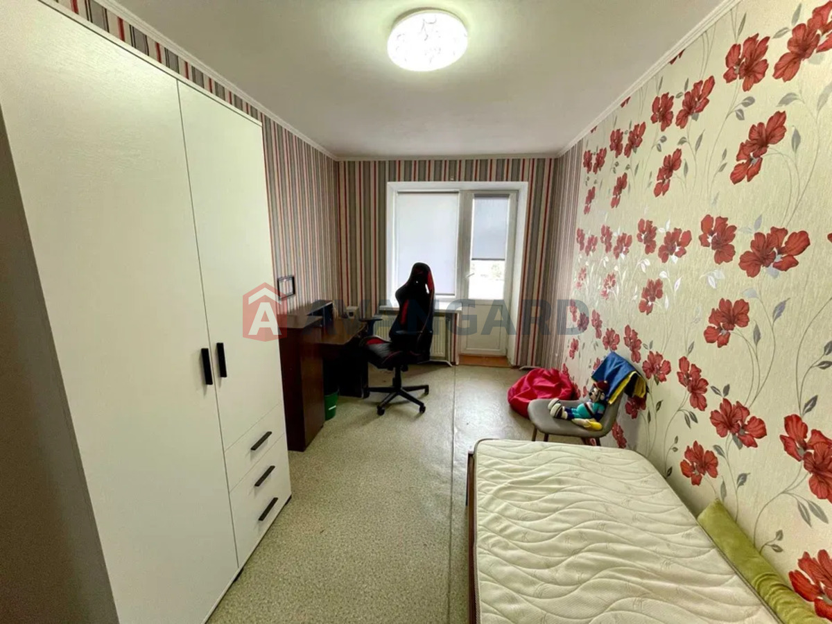 4 ��. ��������, 76/-/11 ��. �., 9/10 ������ ���� 4