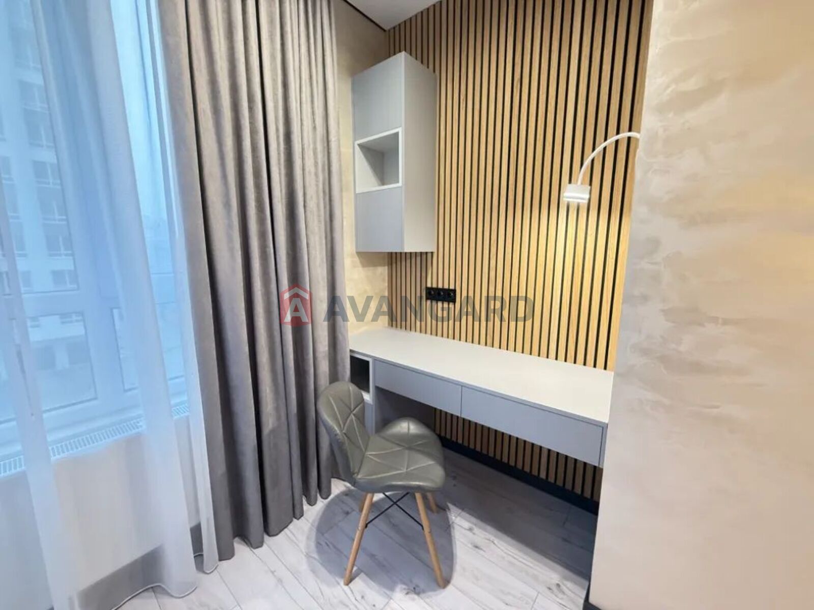 3 ��. ��������, 78/46/14 ��. �., 4/10 ������ ���� 9