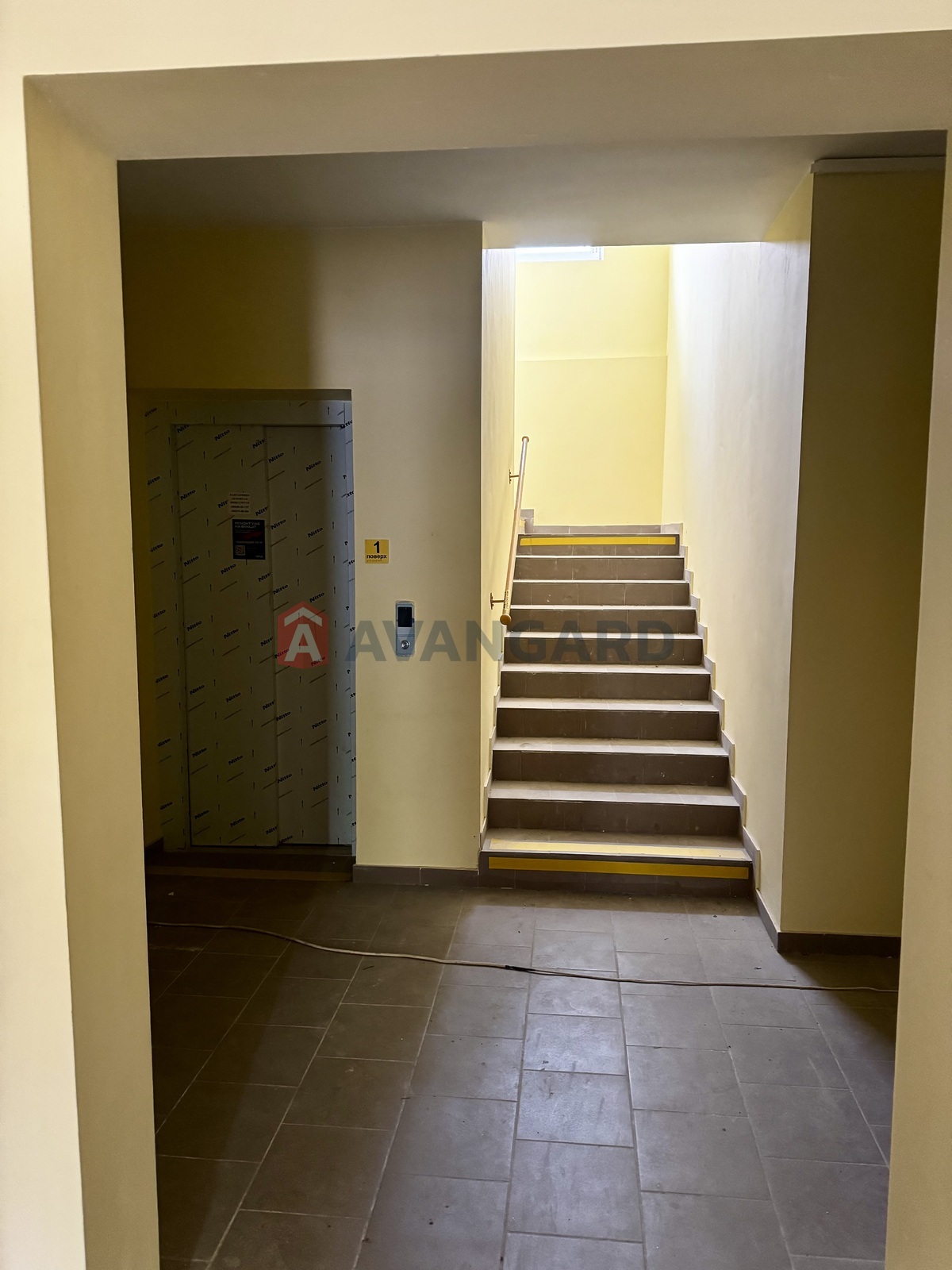 1 ����. ��������, 46,6/-/18 ��. �., 9/10 ���� ���� 9