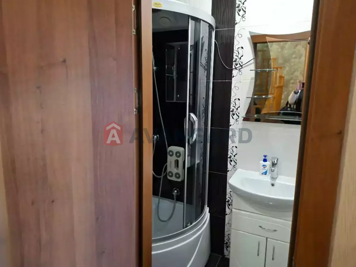 5 ��. ��������, 140/-/- ��. �., 1/3 ������ ���� 10