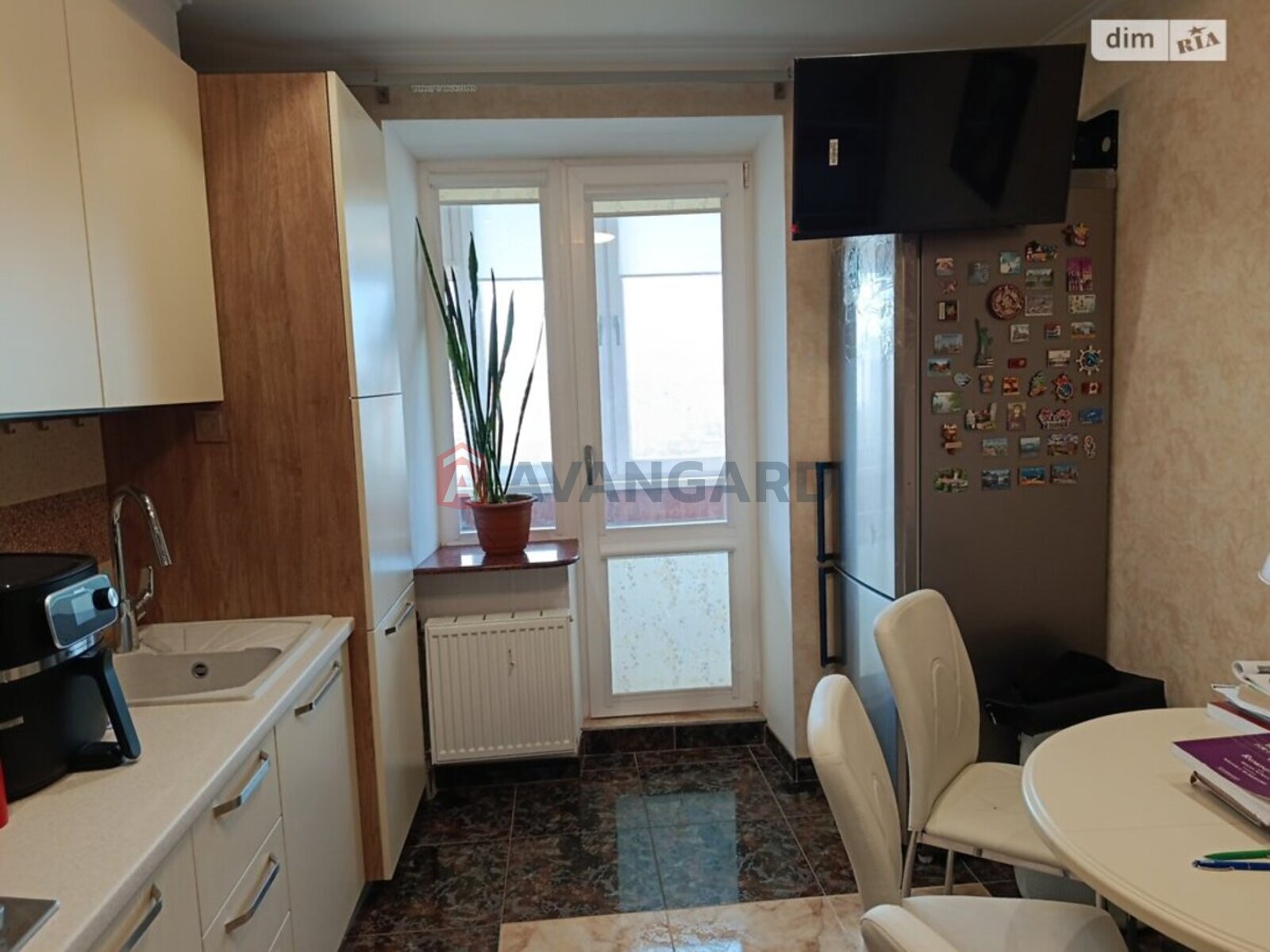 1 ��. ��������, 50/20/10 ��. �., 9/9 ������ ���� 4