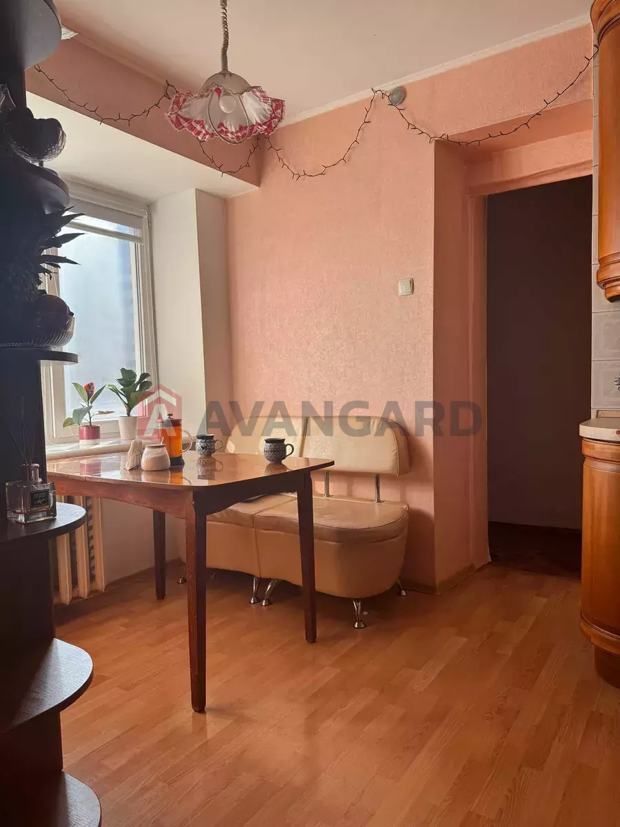 4 ��. ��������, 92/-/12 ��. �., 8/11 ������ ���� 4