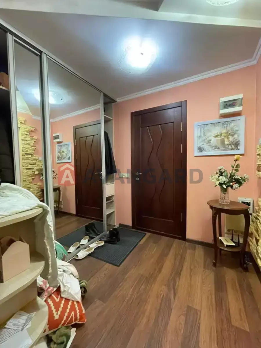 3 ����. ��������, 70/41/8 ��. �., 11/16 ���� ���� 17