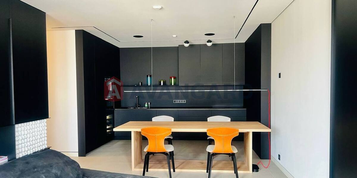 3 ��. ��������, 100/-/- ��. �., 4/5 ������ ���� 4