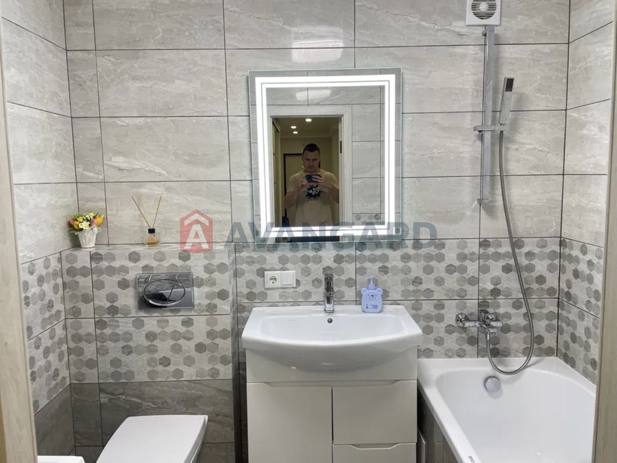 1 ��. ��������, 52/-/18 ��. �., 6/10 ������ ���� 12