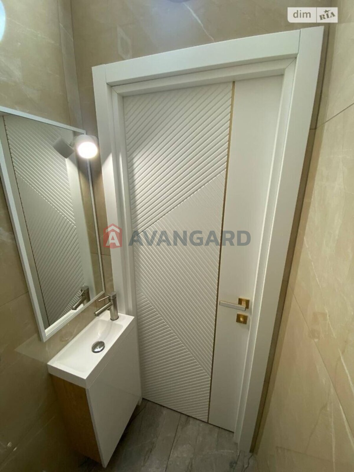 2 ��. ��������, 82/40/18 ��. �., 6/10 ������ ���� 15