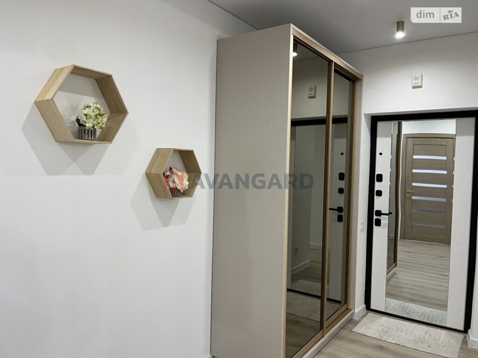 2 ����. ��������, 70/32/26 ��. �., 4/8 ���� ���� 16