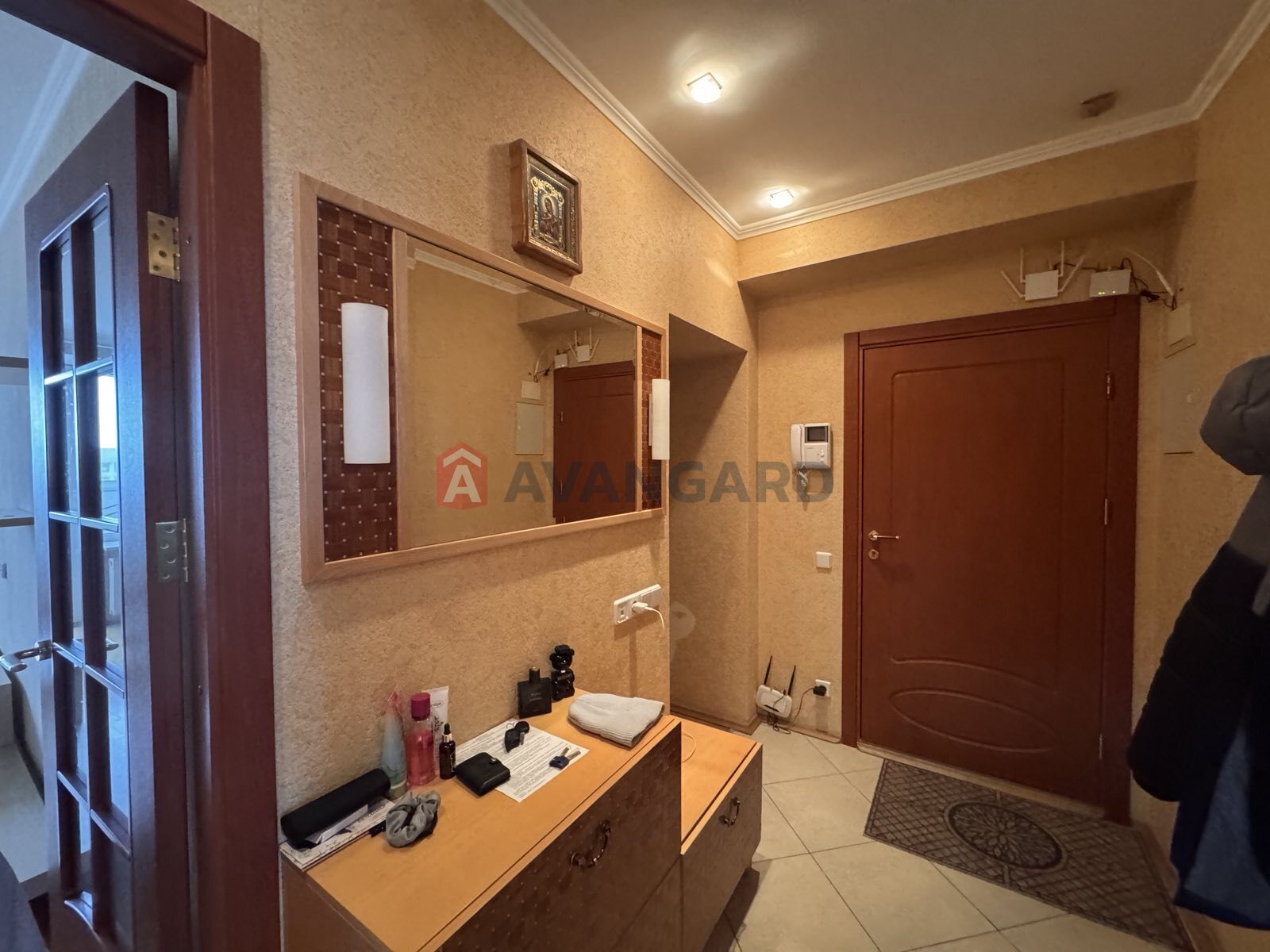 4 ��. ��������, 96,6/63,4/33,5 ��. �., 10/14 ������ ���� 7