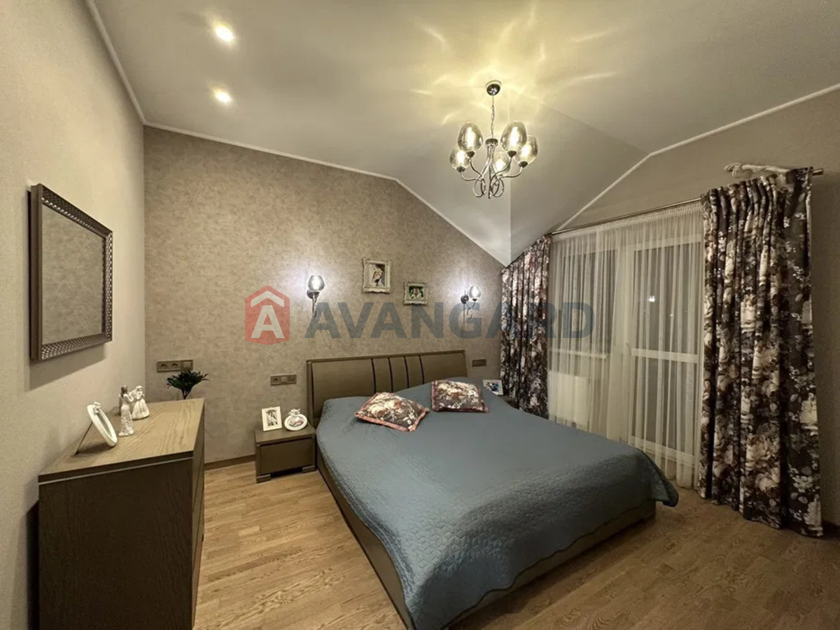 3 ����. ��������, 124/-/52 ��. �., 5/5 ���� ���� 9