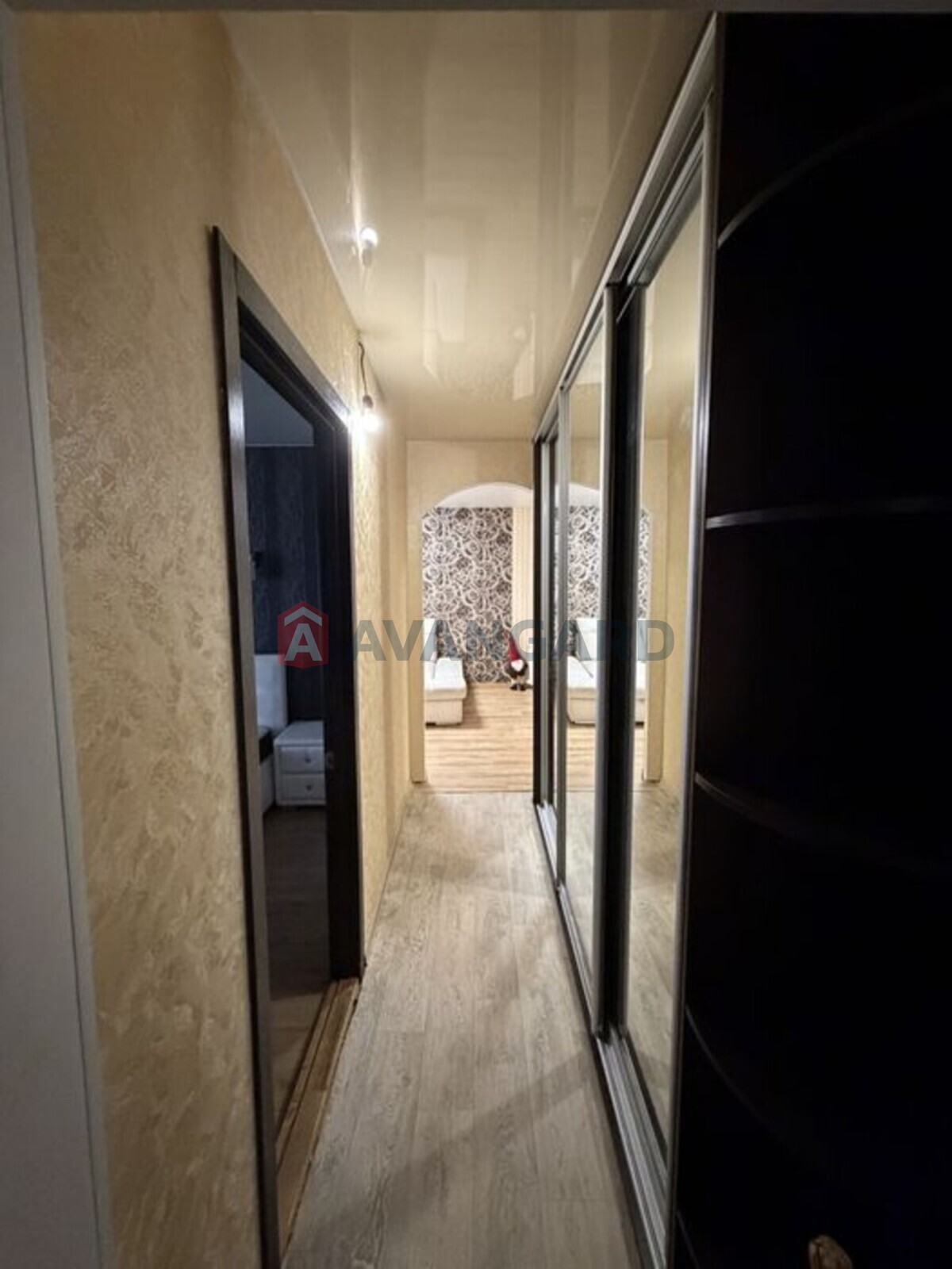 3 ����. ��������, 70/-/12 ��. �., 9/9 ���� ���� 4